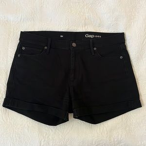 Gap black mid to low rise jean shorts! Lightly worn, not too short, size 30!